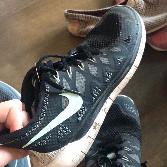 Running shoes - Picture 3 of 3